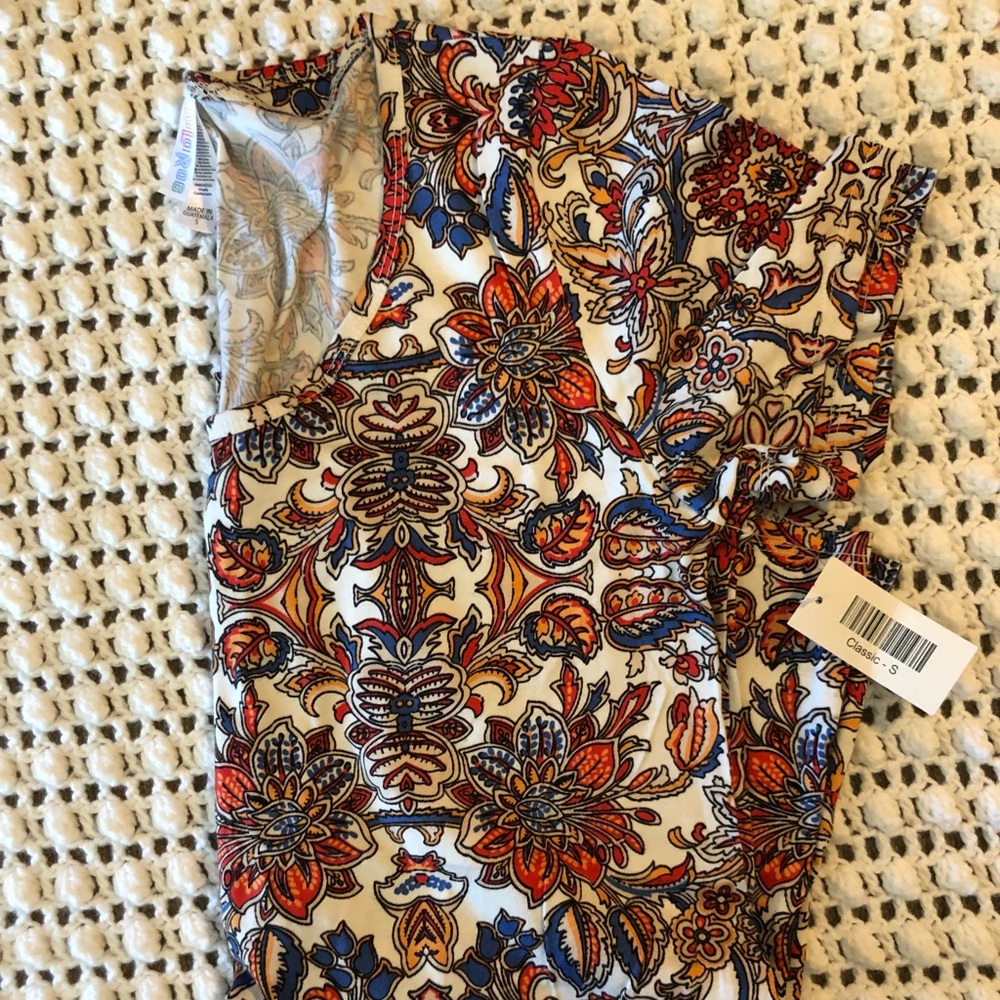 Lularoe paisley classic t ~ small